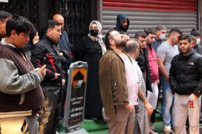 Kağıthane'de yangın! Vatandaşlar sokağa döküldü