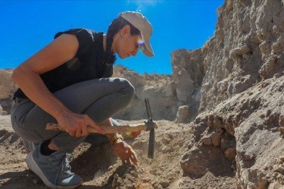 Kaymakam tarihin gün yüzüne çıkarılması için kazılarda gönüllü çalışıyor