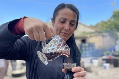 Kırsal mahallenin kadın muhtarı girişimci ev hanımlarıyla kalkınmanın öncüsü oluyor