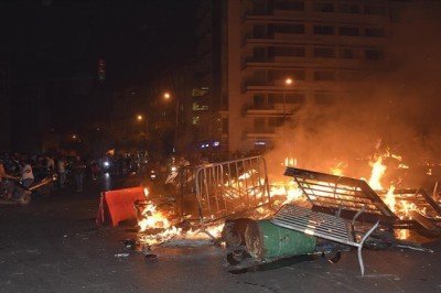Krizlerle boğuşan Lübnan'da 17 Ekim gösterilerinin üzerinden 2 yıl geçti