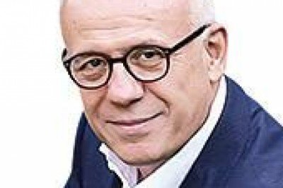 Öyleyse... Bir gün ben de Kırmızı Kraliçe'ye giderim