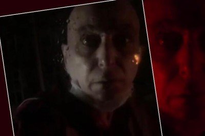 Yol kesti... Aracı yumrukladı! Bu da taksici görünümlü maganda