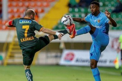 Alanyaspor-Kayserispor maçında goller yağmur oldu yağdı! Ağlar tam 9 kez sarsıldı
