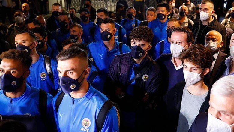 Fenerbahçeli taraftarlardan sarı-lacivertli takıma destek