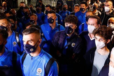 Fenerbahçeli taraftarlardan sarı-lacivertli takıma destek