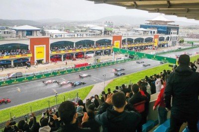 Formula 1 kritik virajda