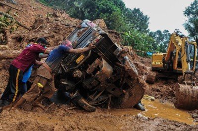 Hindistan'da sel felaketi! 18 kişi öldü... Onlarca kayıp var