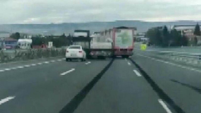 TIR sürücülerinin 'yol verme' inatlaşması kazayla bitti
