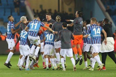 Trabzonspor'da Uğurcan Çakır'dan Fenerbahçe maçı sonrası liderlik yorumu!