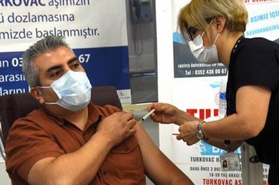 Turkovac, hatırlatma dozu olarak Kayseri'de ilk gönüllüye uygulandı