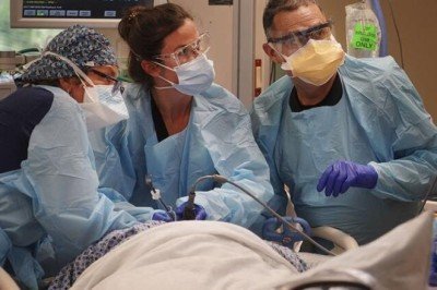 ABD'de Kovid-19 salgınında ölenlerin sayısı artıyor