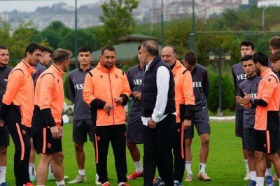 Abdullah Avcı'dan U19 takımına ziyaret