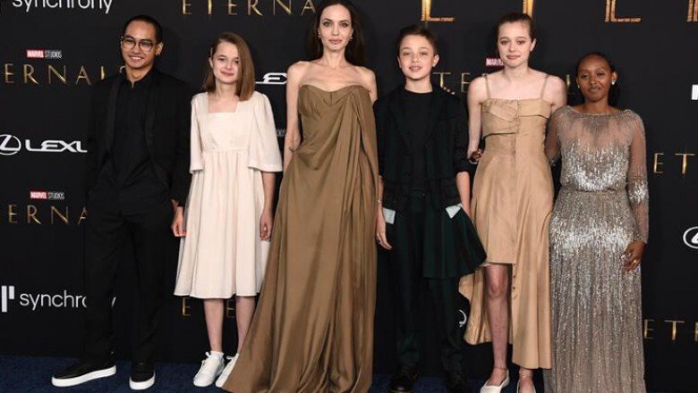 Angelina Jolie çocuklarıyla galada: İki kızı da şaşırttı