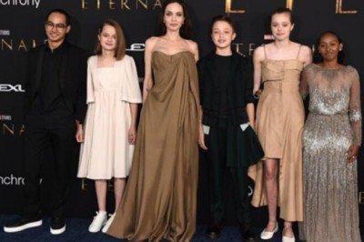 Angelina Jolie çocuklarıyla galada!