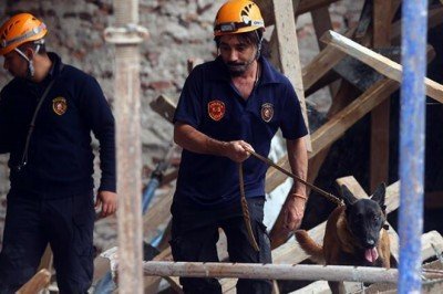 Ankara'da inşaat kirişlerinin çökmesi sonucu 3 işçi yaralandı