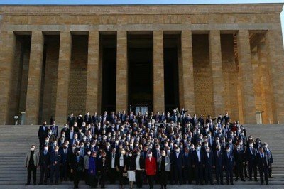 İçişleri Bakanı Soylu ve beraberindeki heyet, Muhtarlar Günü nedeniyle Anıtkabir'i ziyaret etti