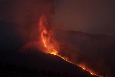 La Palma Adası'ndaki volkan bir ayda 85 milyon metreküp lav püskürttü