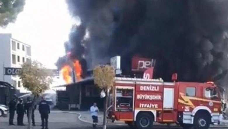 Lastik deposunda yangın! 2 saatte söndürüldü