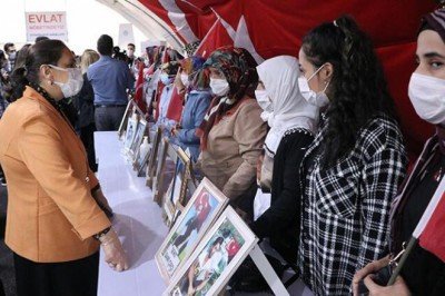 TBMM Kadına Yönelik Şiddetin Araştırılması Komisyonu'ndan Diyarbakır annelerine ziyaret