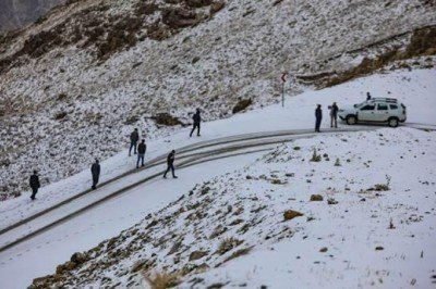 Van'da kar ve sis etkili oldu, araçlar yolda mahsur kaldı