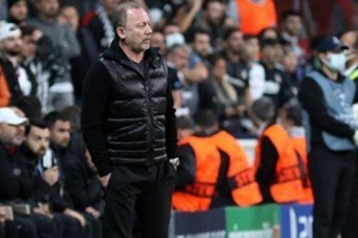 Farklı Sporting mağlubiyeti sonrası Sergen Yalçın: Çıkarılacak ders yok, şans