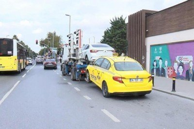 Fatih'te sivil polisi almayıp, müşteri seçen taksiciye ceza