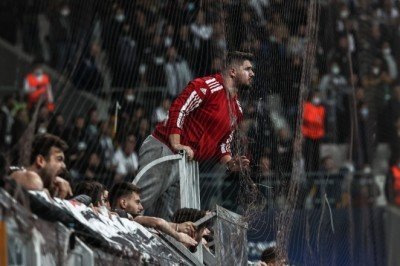 Vodafone Park'ta yaşanan arbedede bir taraftar yaralandı