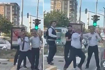 Otobüs şoförü, yol verme tartışmasında minibüsün önünü kesip sopayla saldırdı