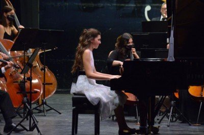 12 yaşındaki İlyun, Mozart'ın 13 numaralı piyano konçertosunu çaldı