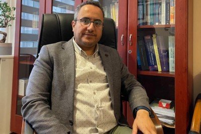 12 yaşındaki otizmli oğlunun hem babası hem doktoru oldu