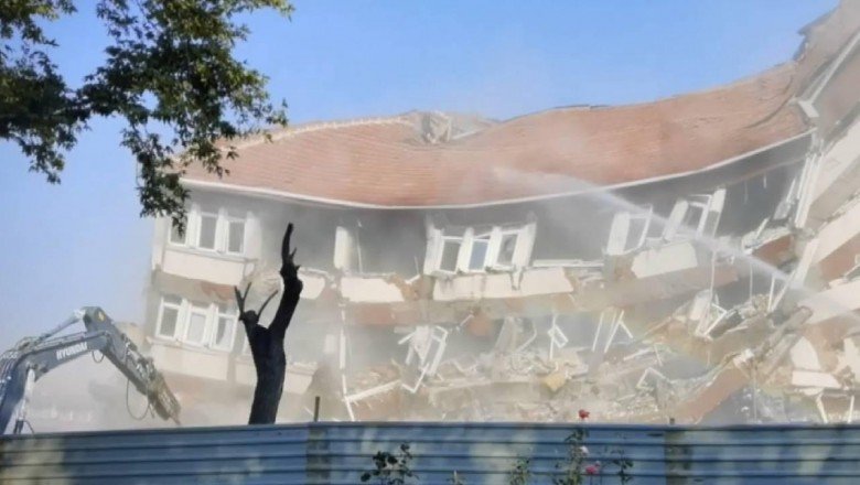 35 yıllık Hükümet Konağı böyle yerle bir oldu