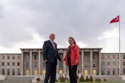 46. evlilik yıl dönümlerini Meclis'te kutladılar