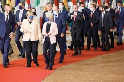 AB’den Merkel’e alkışlı veda