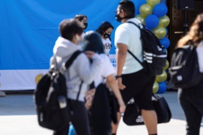 Anket: ABD'de okul ve iş yerleri için aşı şartı destekleniyor