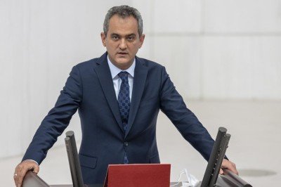 Bakan Özer: Telafi eğitimindeki kitaplar ücretsiz olacak
