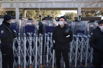 Boğaziçi Üniversitesi'nde izinsiz gösteri: 45 gözaltı