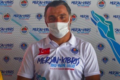 Deniz kirliliğine dikkat çekmek için Mersin'den KKTC'ye yüzüyor