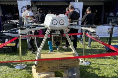 Dünyanın ilk lazer silahlı dronu Erene festivalde büyük ilgi