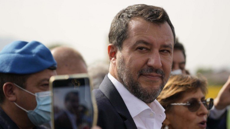 Eski İtalyan Bakan Salvini göçmenleri alıkoyma suçundan yargılanıyor
