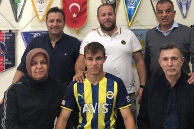 Fenerbahçe'de Ruhan Arda Aksoy imzayı attı