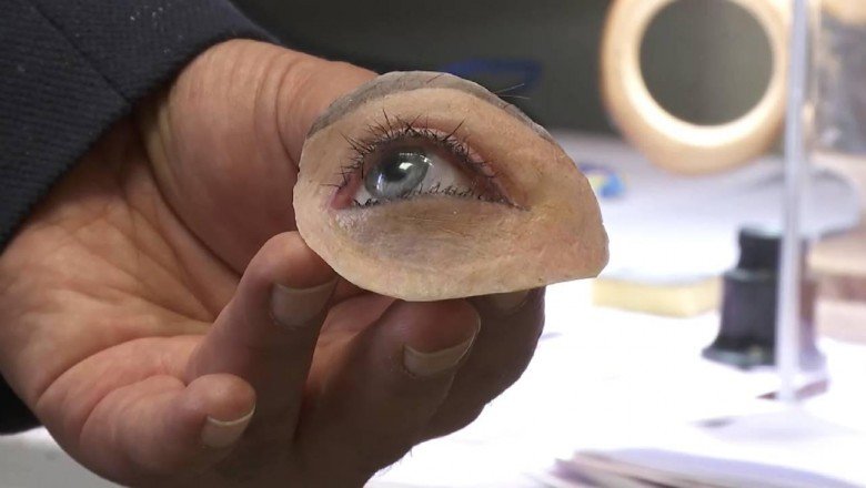 Gerçeğinden ayırt edilemeyen protez gözler yapıyor