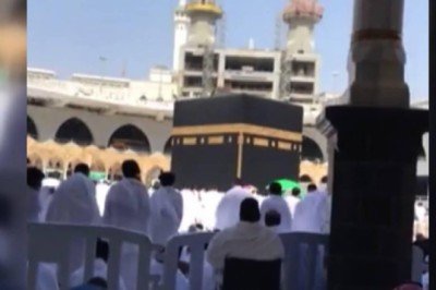 Kabe'de sosyal mesafesiz ilk cuma namazı