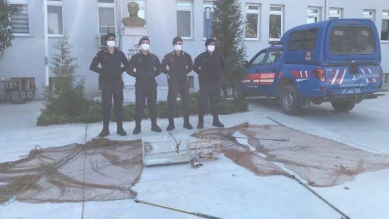 Manisa'da saka kuşu avlayan 4 kişi yakalandı