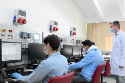 Meslek liseliler atölyelerinde insansız fabrika deneyimi yaşıyor