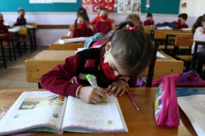 Milli Eğitim Bakanı Özer: Okullar tatil olmayacak