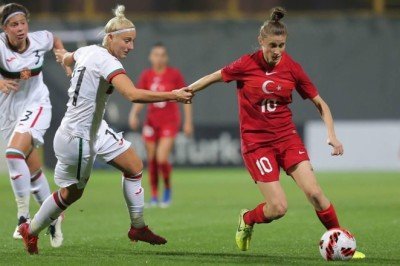 Milliler Bulgaristan'ı tek golle geçti