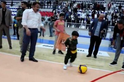 Minik Muhammed protez bacağına kavuştu