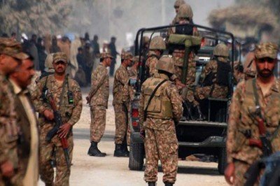 Pakistan'da 9 terörist etkisiz hale getirildi