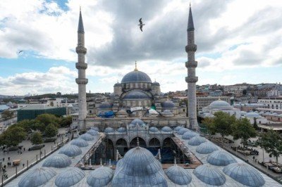 Yeni Camii tarihinin en kapsamlı restorasyonundan geçiyor