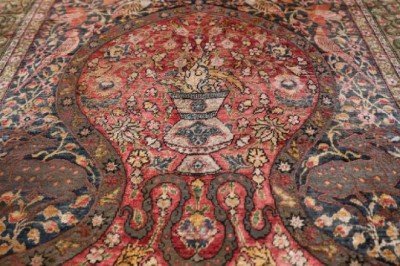 Yıkamaya getirilen halı servet değerinde çıktı